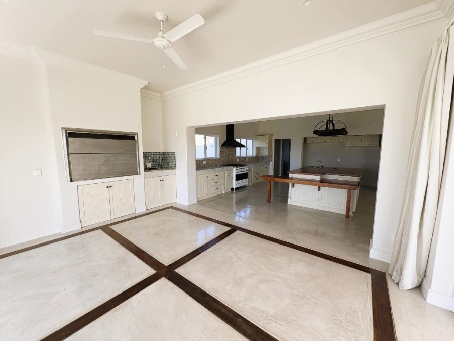 5 Bedroom Property for Sale in Whale Rock Western Cape